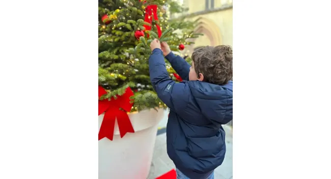 Grand Sapin Magique : viens le décorer !