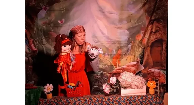 Le tout petit chaperon rouge
